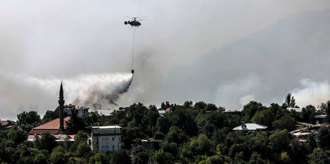 Kadınlar ön cephede! Manavgat'ta alevlerle mücadelede 6'ncı gün 9
